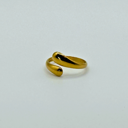 Liquid Curve Ring