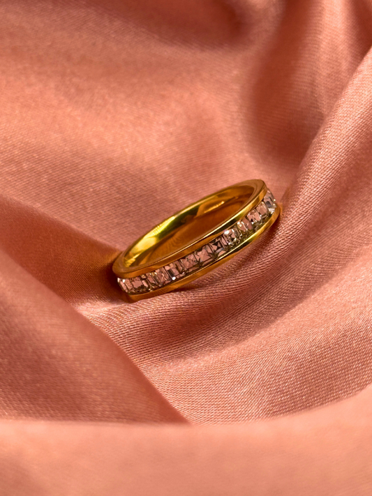 Vee’s Halo Ring