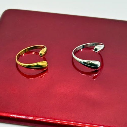 Liquid Curve Ring